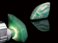 对色灯箱鉴别翡翠制品的颜色