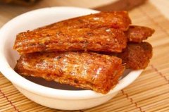 对色灯箱鉴别辣条的颜色